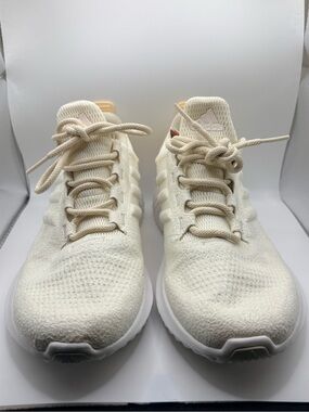 NWT Adidas AlphaBounce sneakers in cream/off-white kids size 6 1/2, woman’s 8